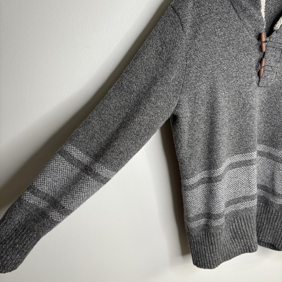 Banana Republic Mens Sweater XL Gray Wool Toggle Button Faux Fur Heritage - Picture 5 of 10